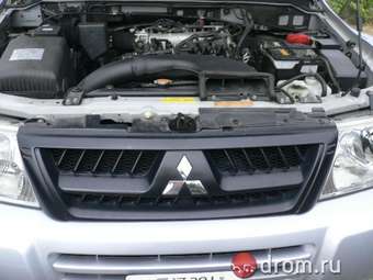 2004 Mitsubishi Pajero Pictures