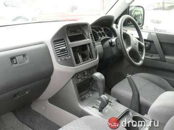 2004 Mitsubishi Pajero Pictures