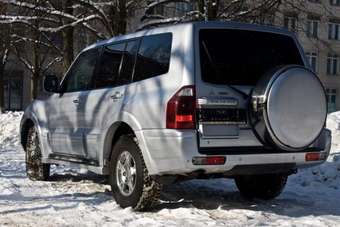 2004 Mitsubishi Pajero Pictures