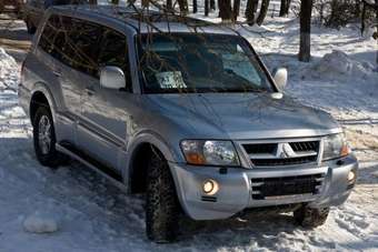 2004 Mitsubishi Pajero Photos