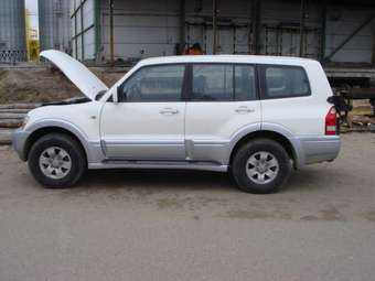2004 Mitsubishi Pajero Images