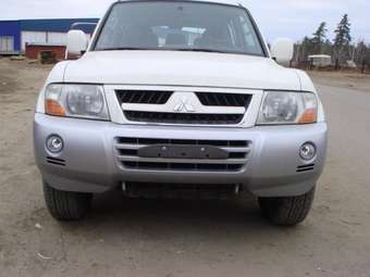 2004 Mitsubishi Pajero Pictures