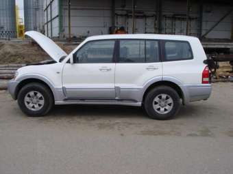 2004 Mitsubishi Pajero Photos