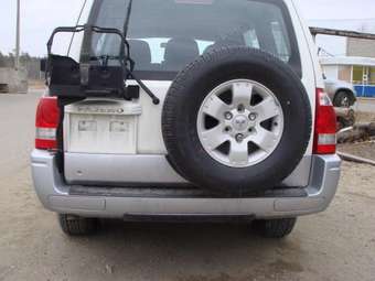 2004 Mitsubishi Pajero Photos