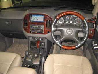 2004 Mitsubishi Pajero Pictures