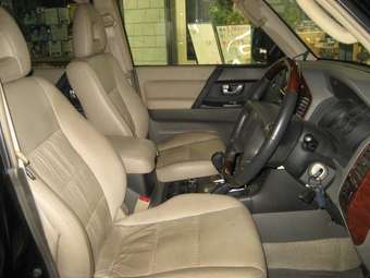 2004 Mitsubishi Pajero Pictures