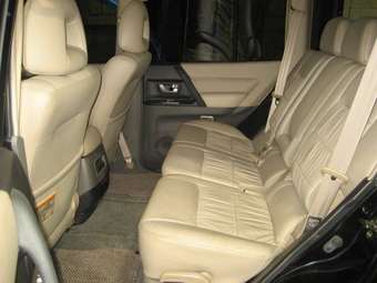2004 Mitsubishi Pajero Photos