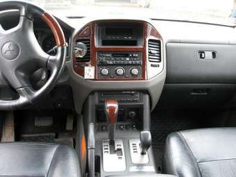 2004 Mitsubishi Pajero Photos