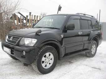 2004 Mitsubishi Pajero Photos