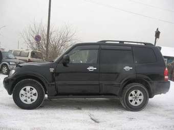 2004 Mitsubishi Pajero Photos