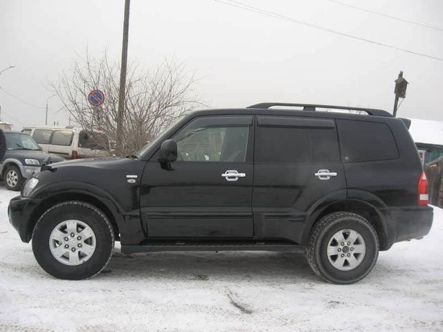 2004 Mitsubishi Pajero specs mpg, towing capacity, size