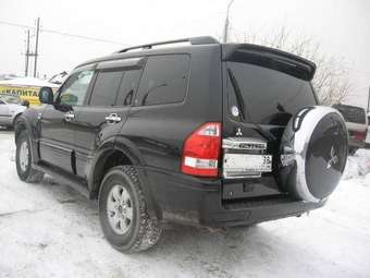 2004 Mitsubishi Pajero Pictures