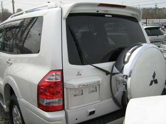 2004 Mitsubishi Pajero Pictures