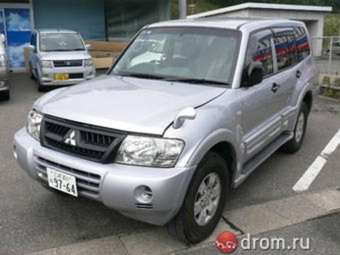 2004 Mitsubishi Pajero Pictures