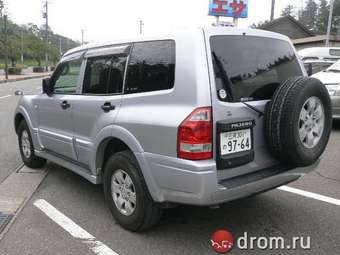 2004 Mitsubishi Pajero Images