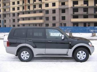 2004 Mitsubishi Pajero Pics