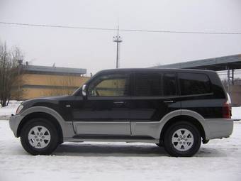 2004 Mitsubishi Pajero Pictures
