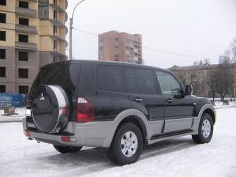 2004 Mitsubishi Pajero Pictures