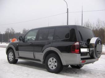 2004 Mitsubishi Pajero Photos