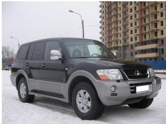 2004 Mitsubishi Pajero Photos