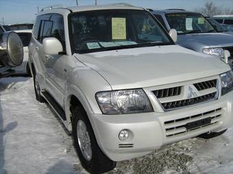 2004 Mitsubishi Pajero Pictures