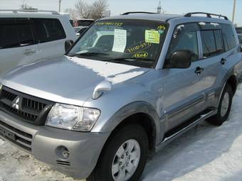 2004 Mitsubishi Pajero Images