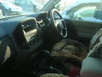 2004 Mitsubishi Pajero Photos