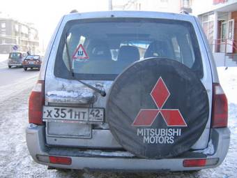 2004 Mitsubishi Pajero Images