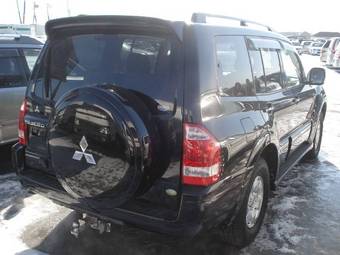 2004 Mitsubishi Pajero Pictures