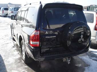 2004 Mitsubishi Pajero Photos