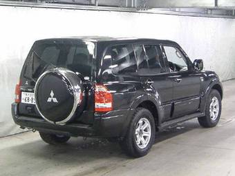 2004 Mitsubishi Pajero Pics