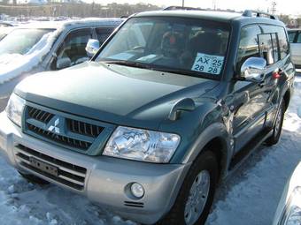 2004 Mitsubishi Pajero Photos