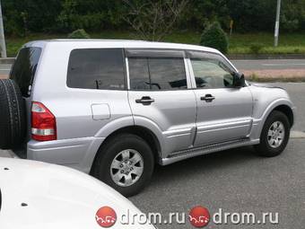 2004 Mitsubishi Pajero Pics