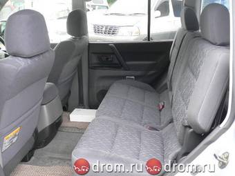 2004 Mitsubishi Pajero Photos