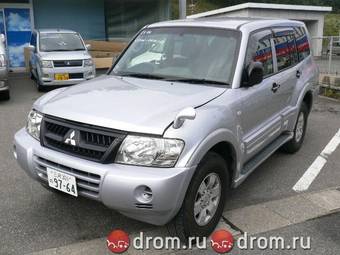 2004 Mitsubishi Pajero Pictures