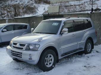 2004 Mitsubishi Pajero Images