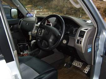 2004 Mitsubishi Pajero Pics