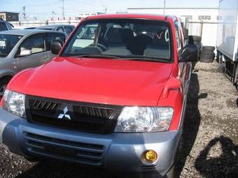 2004 Mitsubishi Pajero Pictures