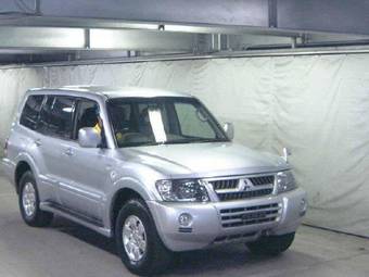 2004 Mitsubishi Pajero Photos