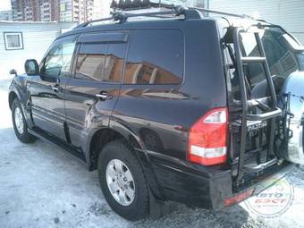 2004 Mitsubishi Pajero Images