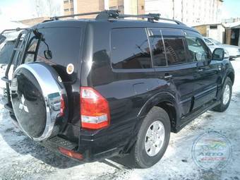 2004 Mitsubishi Pajero Pictures