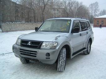 2004 Mitsubishi Pajero Photos