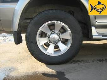 2004 Mitsubishi Pajero Pics