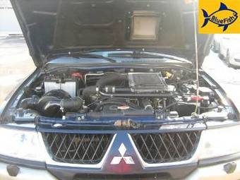 2004 Mitsubishi Pajero Pictures