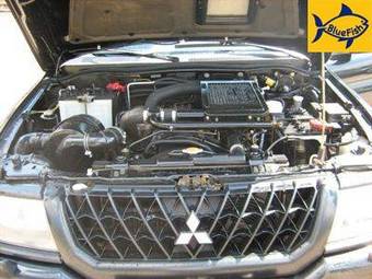 2004 Mitsubishi Pajero Photos