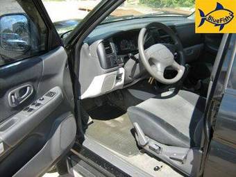 2004 Mitsubishi Pajero Photos