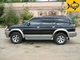 2004 Mitsubishi Pajero Wallpapers