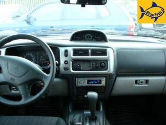 2004 Mitsubishi Pajero Pictures