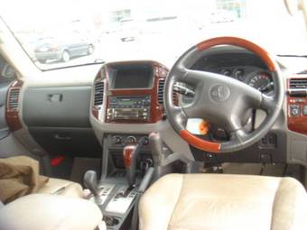 2004 Mitsubishi Pajero Pictures