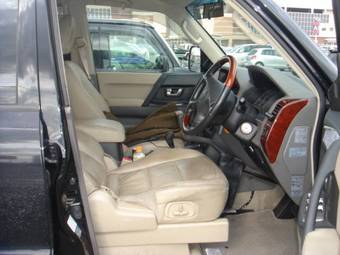 2004 Mitsubishi Pajero Photos